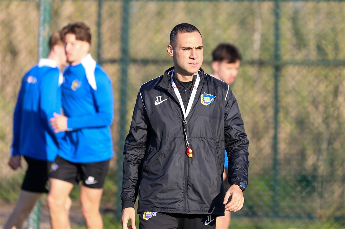 Avusturya 2. Futbol Ligi takımlarından St. Pölten'in 35 yaşındaki Türk teknik direktörü Tuğberk...