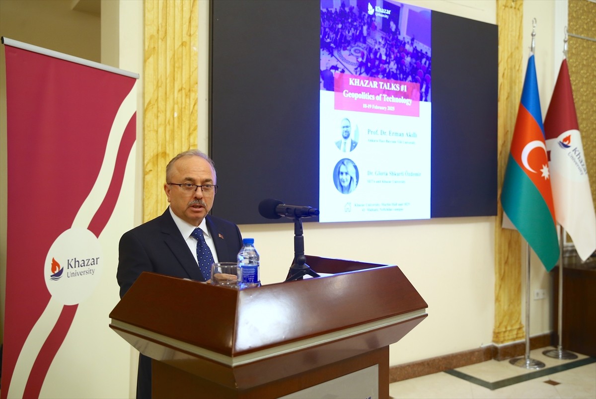 Azerbaycan'ın başkenti Bakü'de, Siyaset, Ekonomi ve Toplum Araştırmaları Vakfı (SETA) ile Hazar...