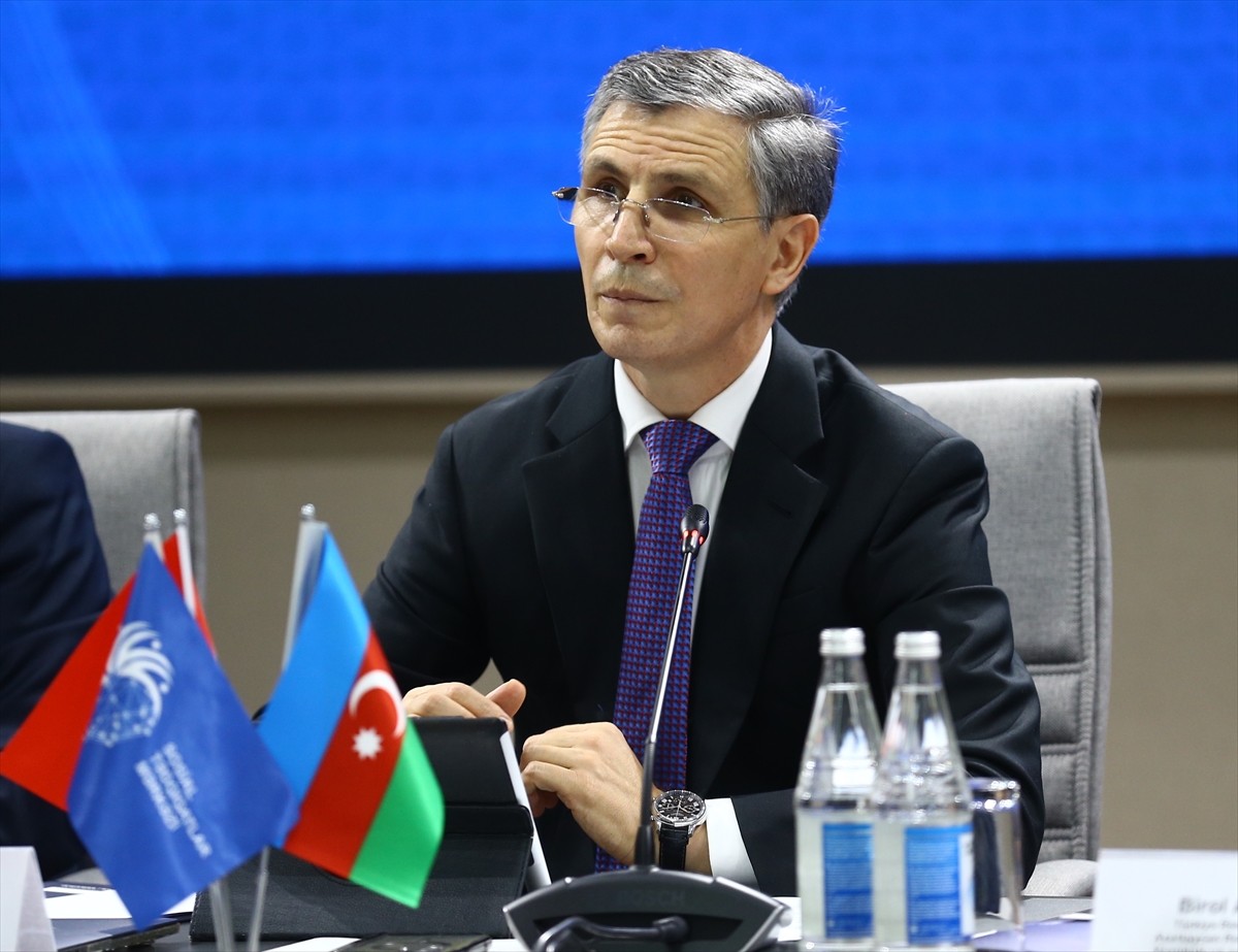 Azerbaycan'un başkenti Bakü'deki Sosyal Araştırmalar Merkezi'nde, Türkiye Cumhuriyeti...