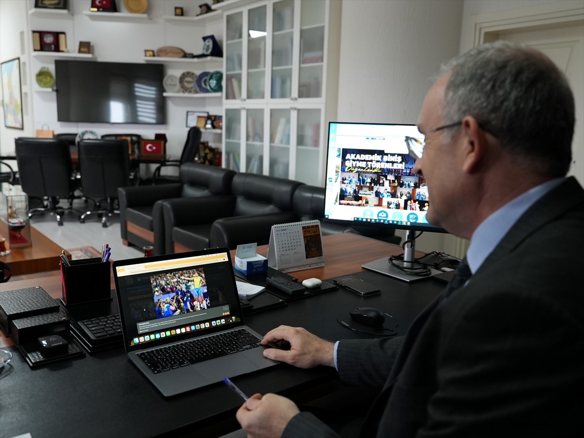 Bandırma Onyedi Eylül Üniversitesi (BANÜ) Rektörü Prof. Dr. İsmail Boz, Anadolu Ajansının (AA)...