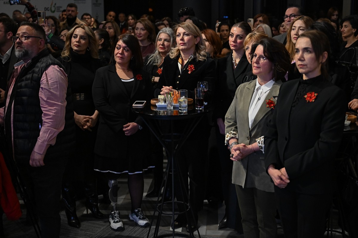 Başkentte, Dönüştüren Kadınlar Derneğince, 8 Mart Dünya Kadınlar Günü dolayısıyla "Bir Hikaye, Bin...