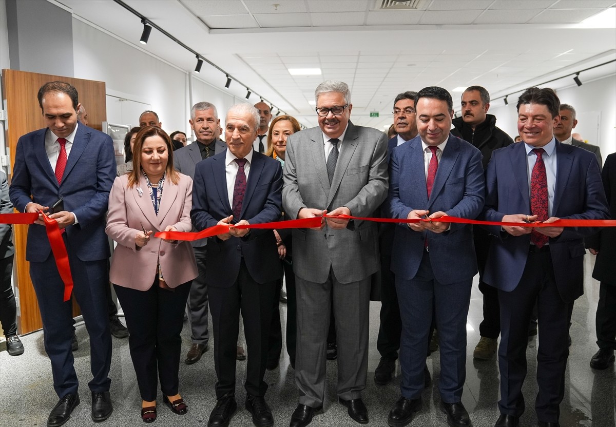 Başkentte "2. Dünya Savaşı’nda Türk-Rus İlişkileri Uluslararası Sempozyumu ve Sergisi" düzenlendi....