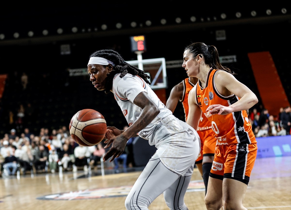 Basketbol FIBA Kadınlar Avrupa Ligi yarı final play-in turu ikinci maçında ÇİMSA ÇBK Mersin ile...