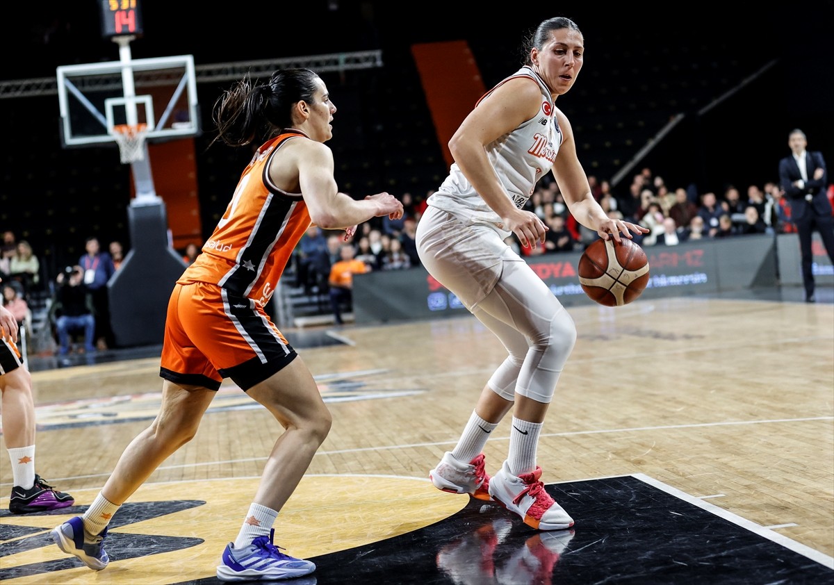 Basketbol FIBA Kadınlar Avrupa Ligi yarı final play-in turu ikinci maçında ÇİMSA ÇBK Mersin ile...