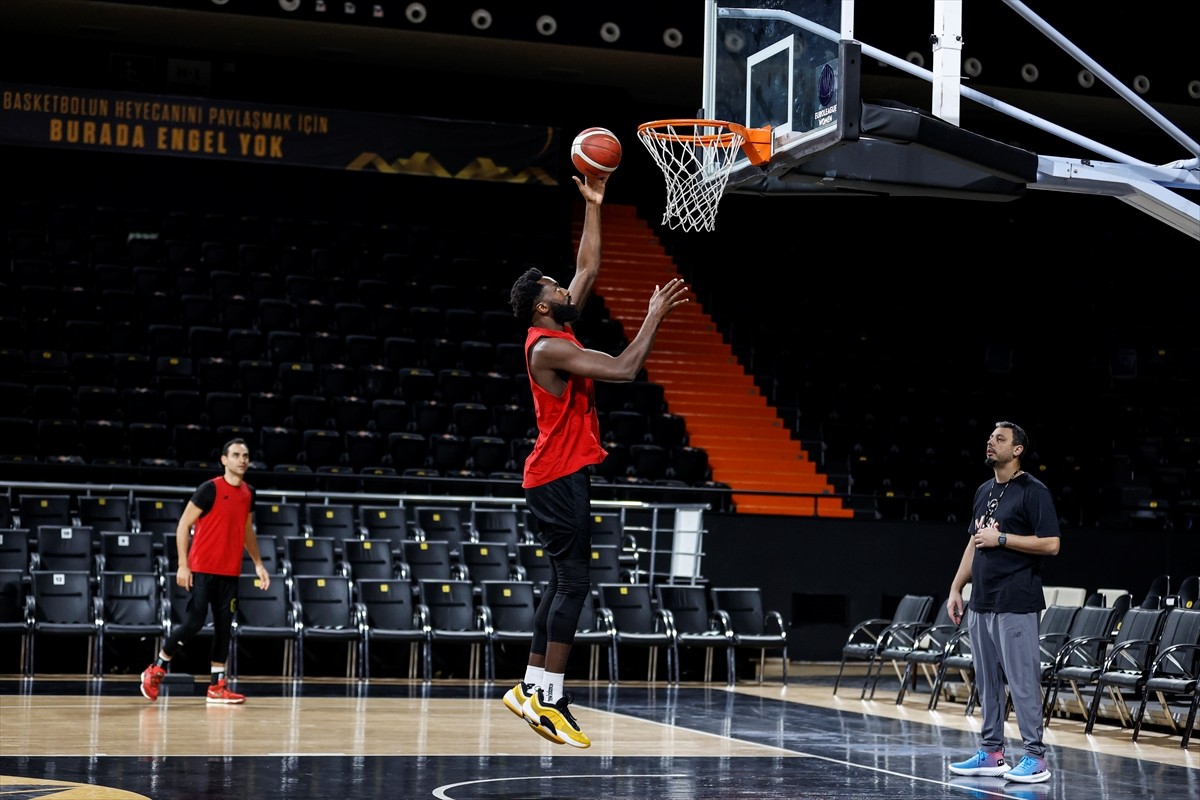 Basketbol ING Türkiye Kupası'nda Dörtlü Final'de elenen Mersinspor, ligdeki play-off hedefini...