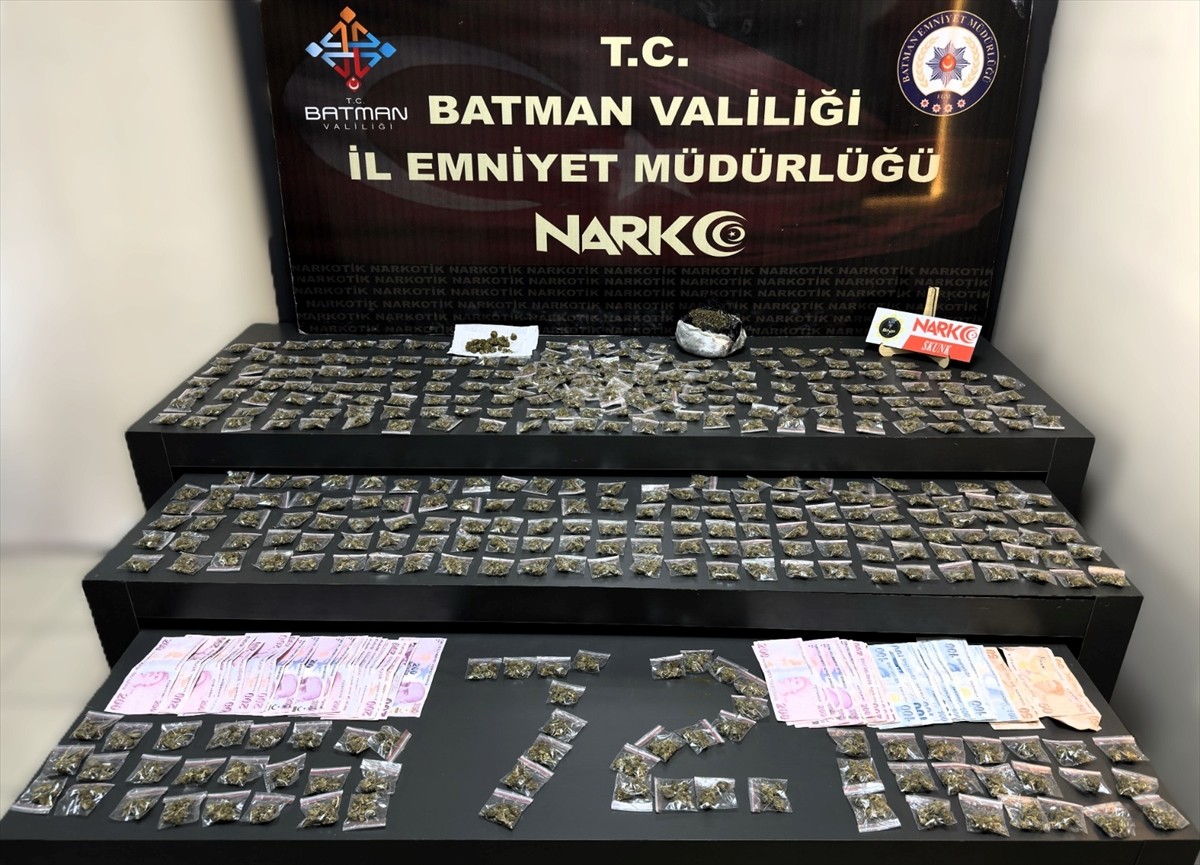 Batman'da uyuşturucu operasyonunda gözaltına alınan şüpheli tutuklandı. Operasyonda, 460 paket...