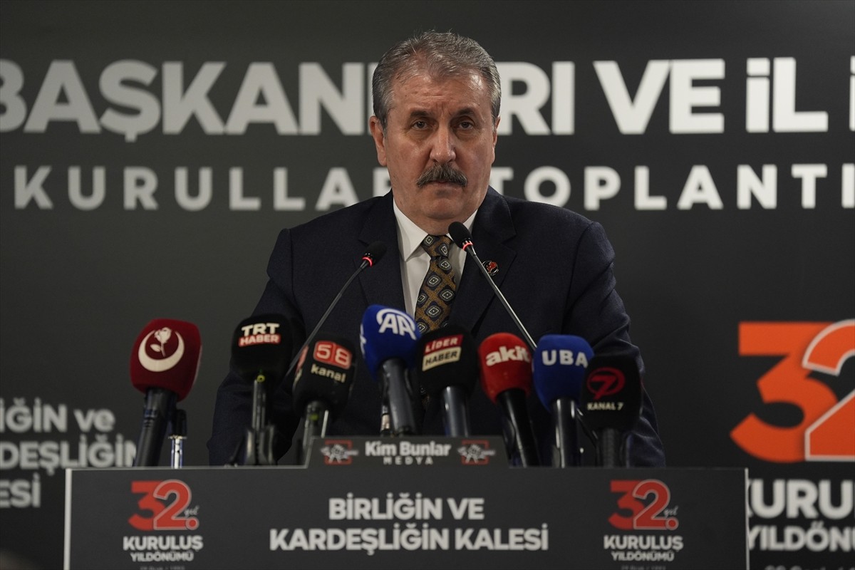 BBP Genel Başkanı Mustafa Destici, partisinin genel merkezinde İl Başkanları ve İl İcra Kurulları...