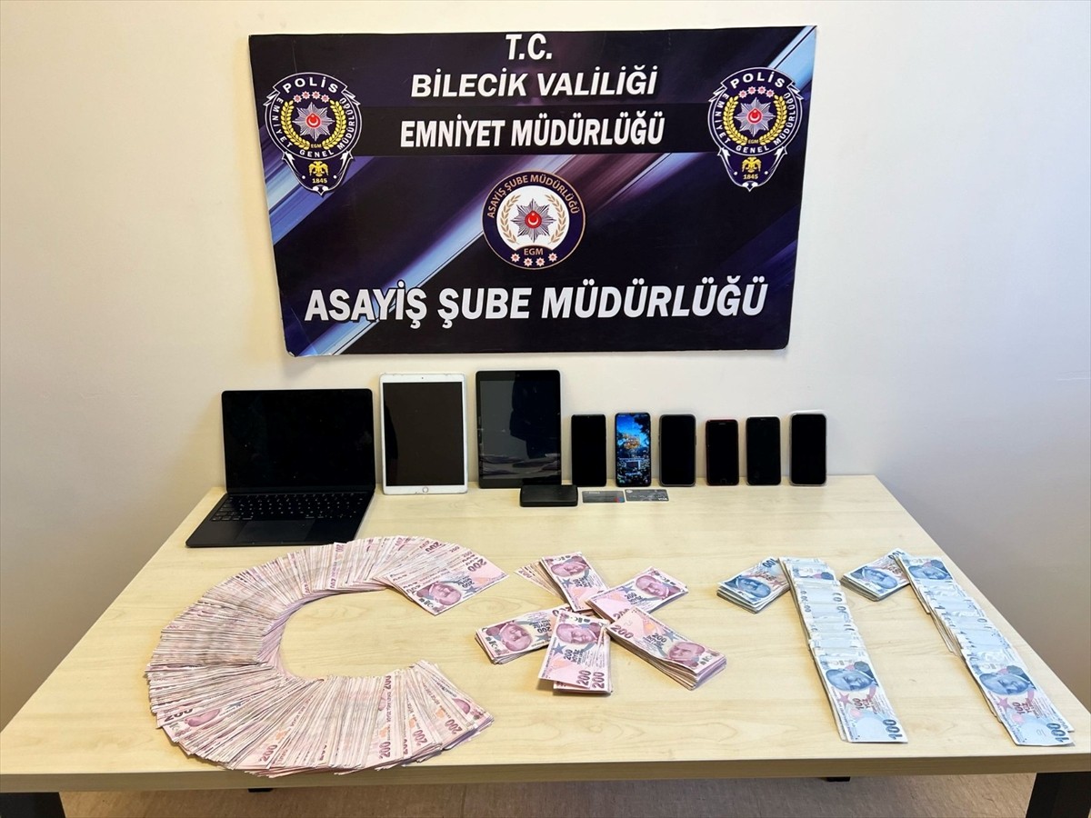 Bilecik merkezli 3 ilde düzenlenen dolandırıcılık operasyonunda gözaltına alınan 4 zanlı...