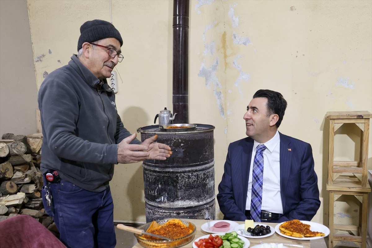 Bilecik Valisi Şefik Aygöl (sağ), 6 Şubat 2023'te yaşanan, "asrın felaketi" olarak nitelenen...