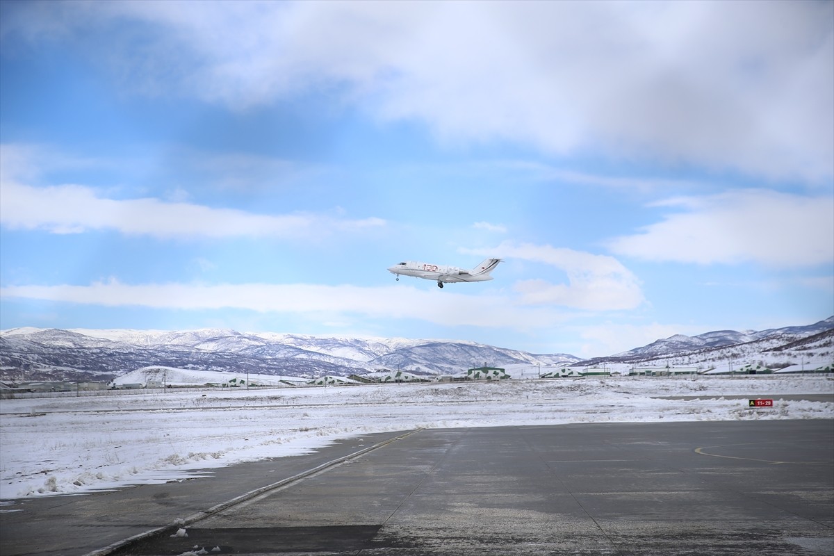 Bingöl'de, buzlu zeminde düşmesi sonucu kalçası kırılan 14 yaşındaki Muhammed Yusuf K, ileri...