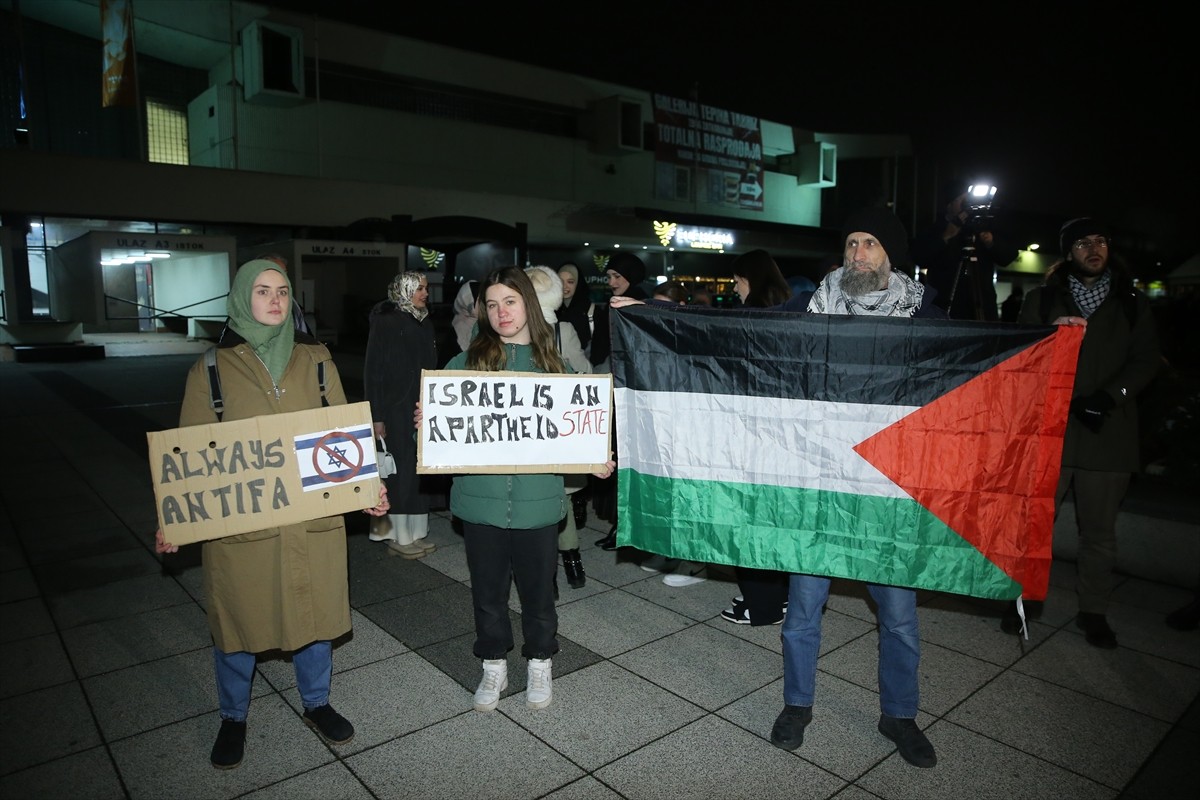 Bosna Hersek'in başkenti Saraybosna'ya Buz Hokeyi Dünya Şampiyonası maçı için gelen İsrail takımı...