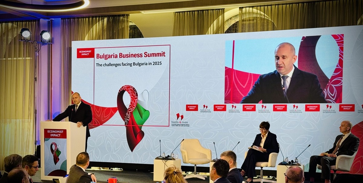 Bulgaristan Cumhurbaşkanı Rumen Radev, Başkent Sofya'da "The Economist" dergisinin düzenlediği bir...