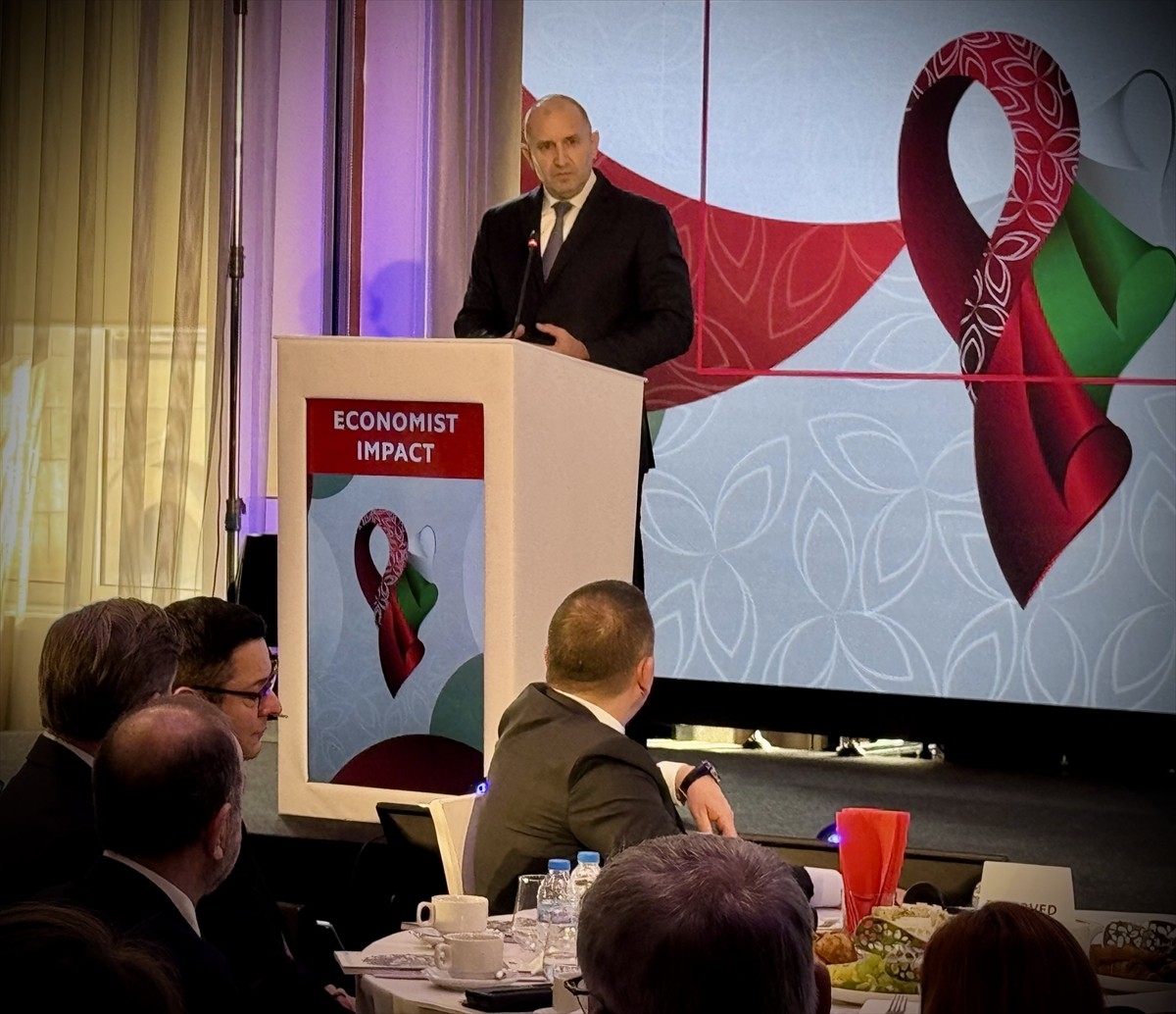 Bulgaristan Cumhurbaşkanı Rumen Radev, Başkent Sofya'da "The Economist" dergisinin düzenlediği bir...