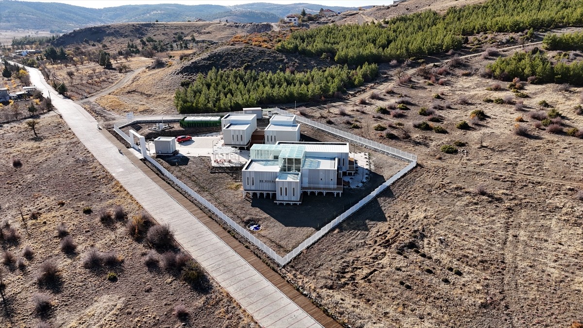 Burdur'da Salda Gölü'nde kurulan Burdur Mehmet Akif Ersoy Üniversitesi (MAKÜ) Salda Gölü Bilim...