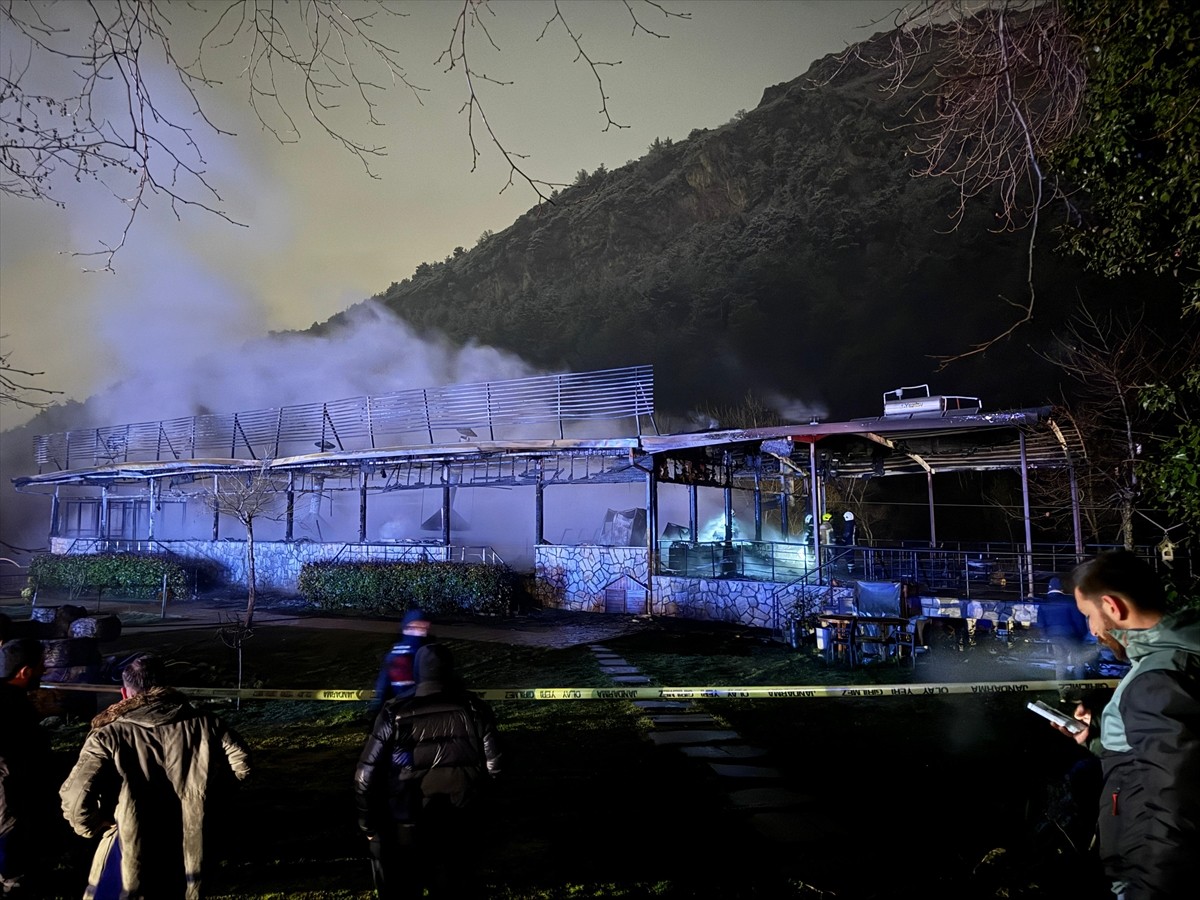 Bursa'nın Kestel ilçesinde restoranda çıkan yangın itfaiye ekiplerince söndürüldü. Yangın...
