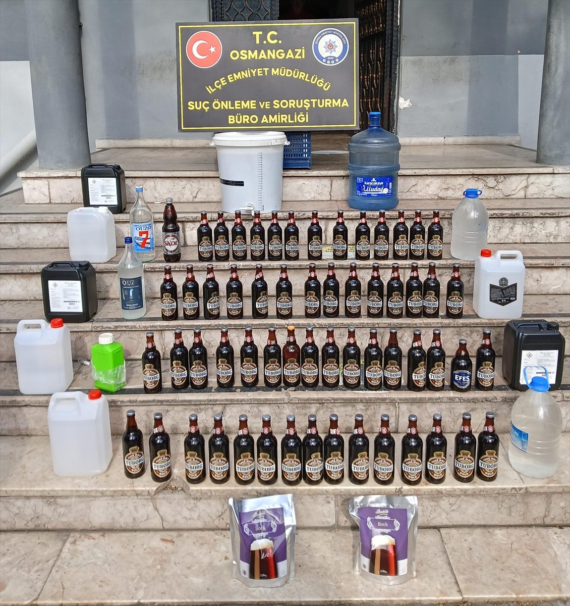 Bursa'nın Osmangazi ilçesinde sahte içki ürettiği iddia edilen bir şüpheli gözaltına alındı. İş...