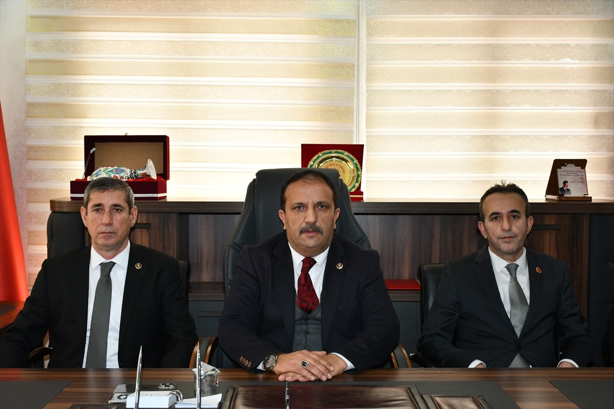 Büyük Birlik Partisi (BBP) Genel Başkan Yardımcısı Uğur Bulut, partisinin Batman'daki il binasını...