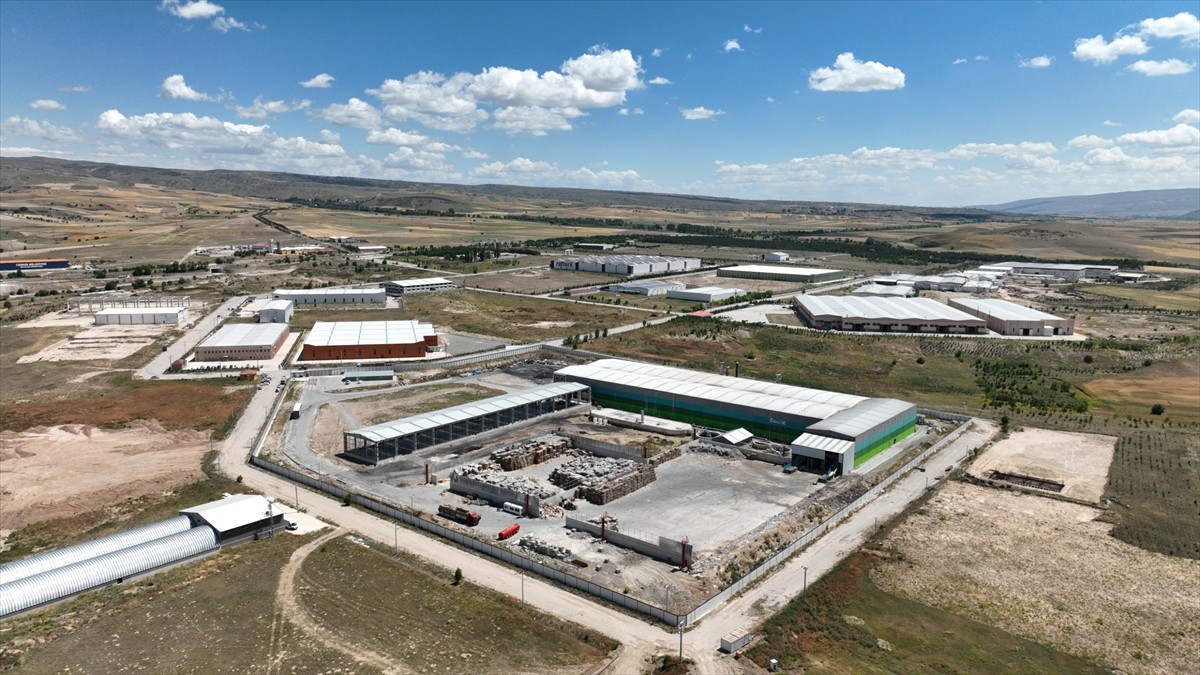 Çankırı'nın Çerkeş ilçesinde eskiden çöplük olarak kullanılan alan, bugün yılda 100 milyon dolar...