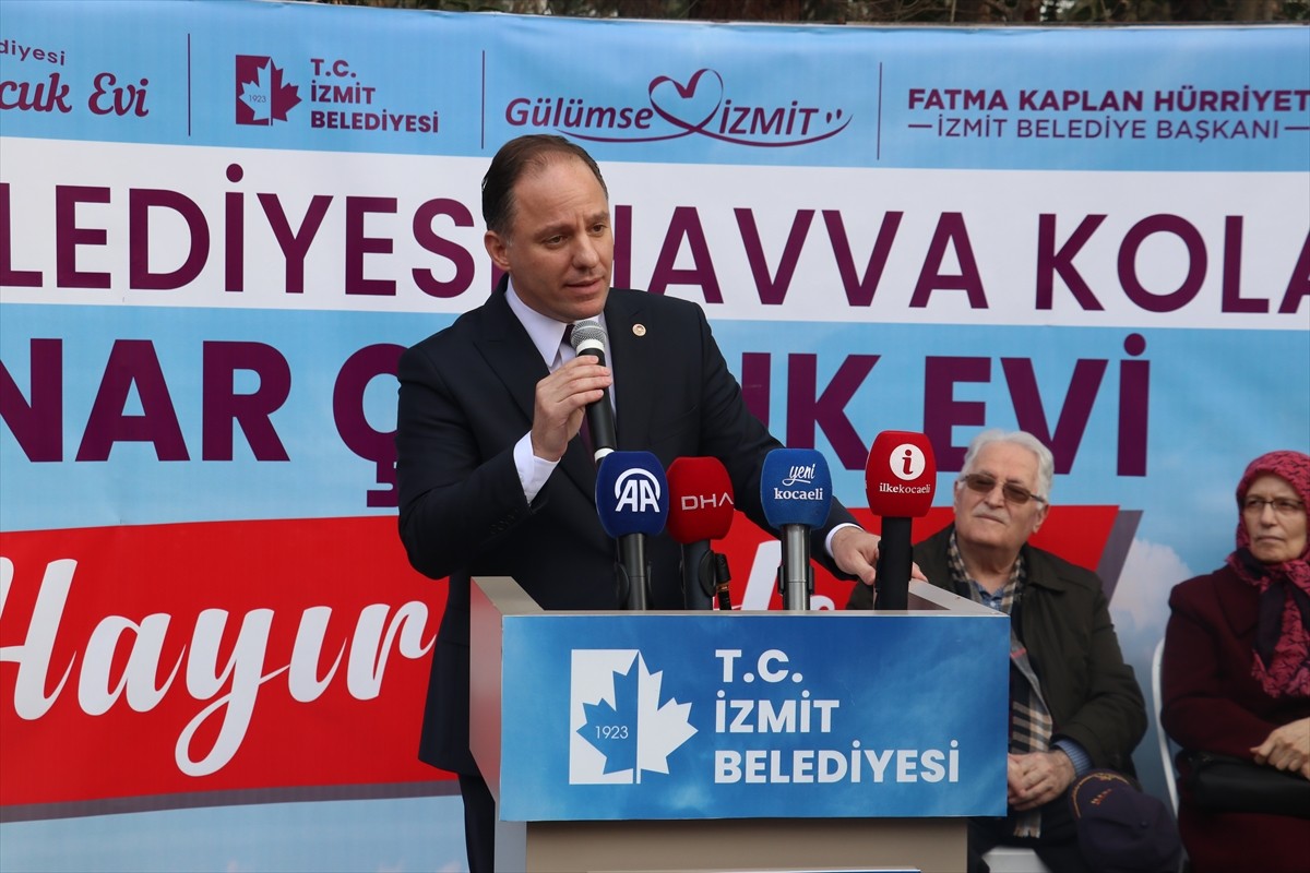 CHP Genel Başkan Yardımcısı Deniz Yavuzyılmaz, Kocaeli'de Havva Kolaylı Çınar Çocuk Evi'nin...