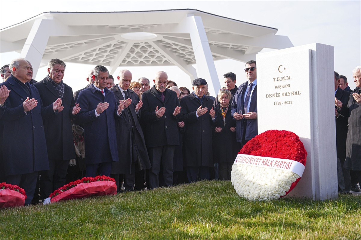 CHP Genel Başkanı Özgür Özel, eski CHP Genel Başkanı Deniz Baykal'ın vefatının 2'nci yılı...