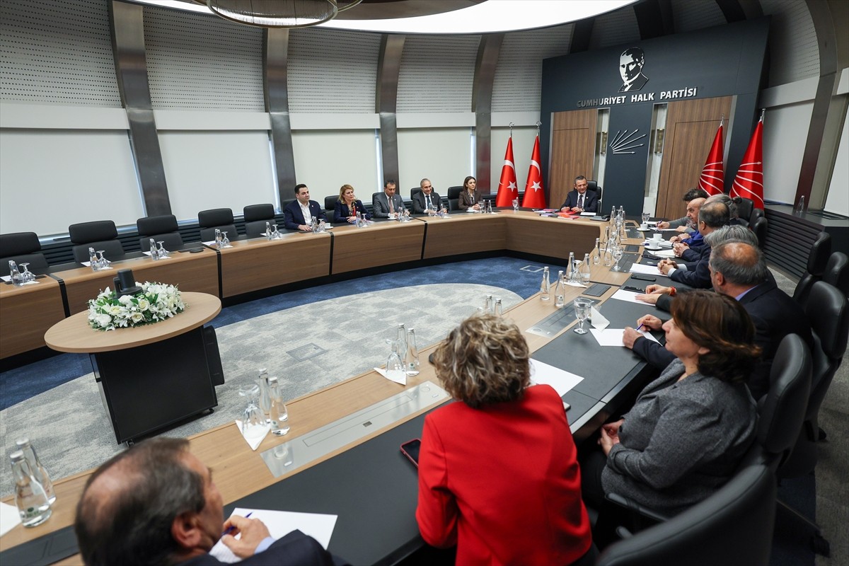 CHP Genel Başkanı Özgür Özel, Yurttaş Birlikteliği heyetini kabul etti. Özel, CHP Genel...