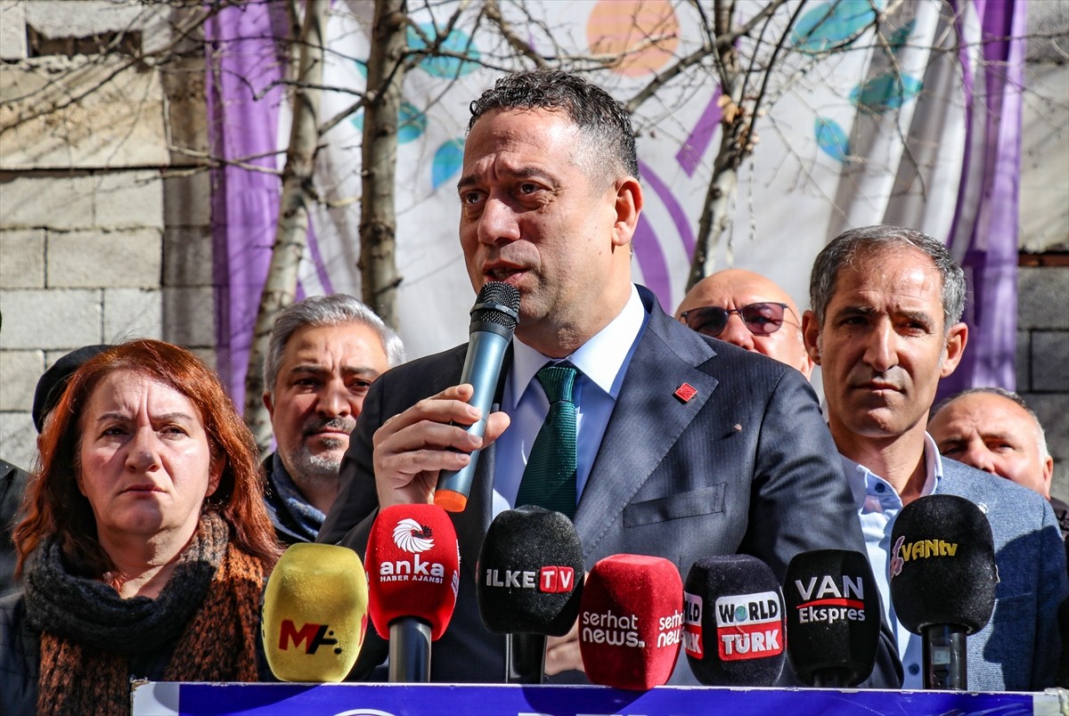 CHP Grup Başkanvekili Ali Mahir Başarır başkanlığındaki CHP heyeti, Van'da DEM Parti İl...