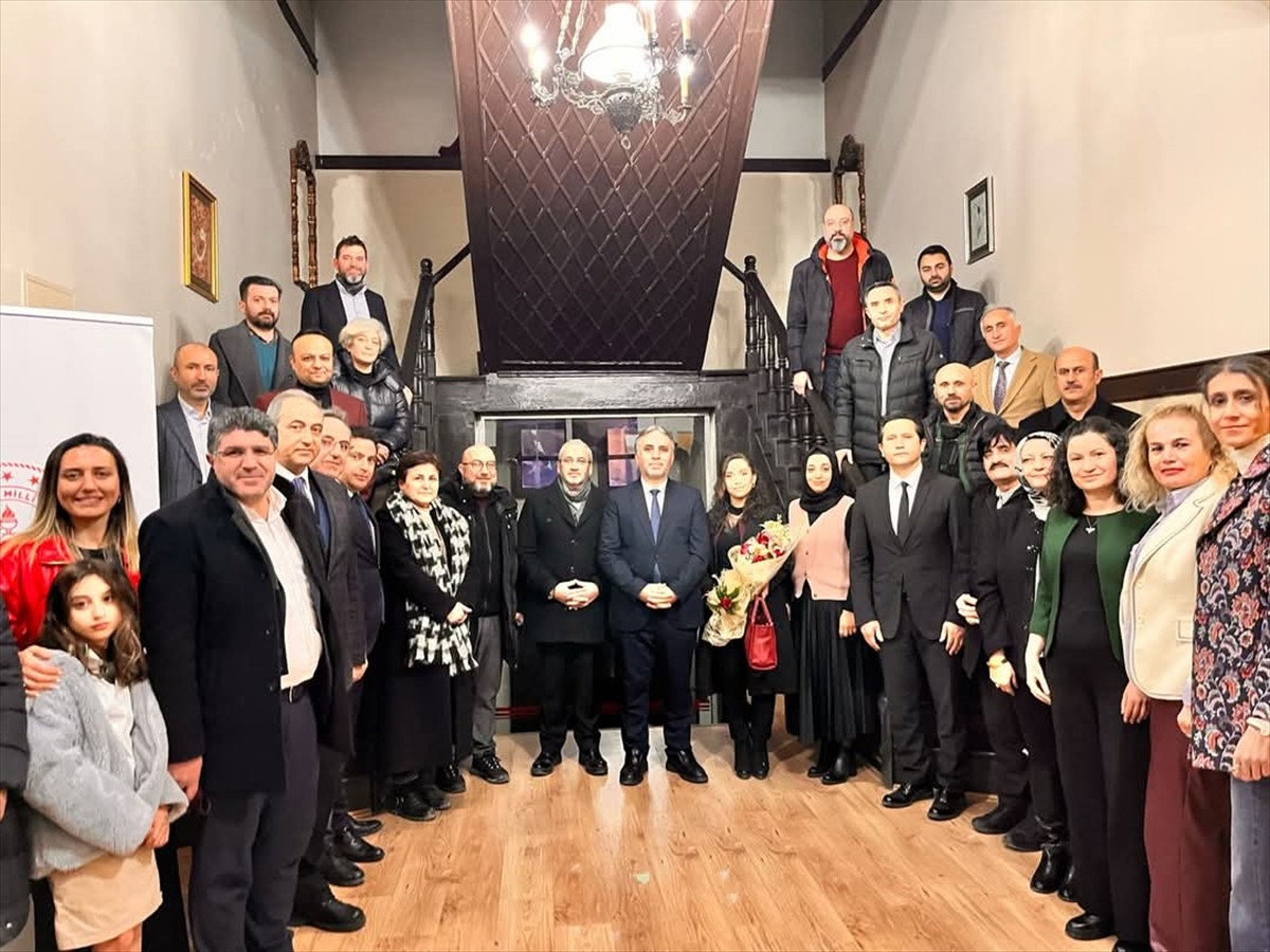 Çorum Milli Eğitim Müdürlüğü, mütefekkir ve yazar Fethi Gemuhluoğlu'nun hayatının konuşulduğu...