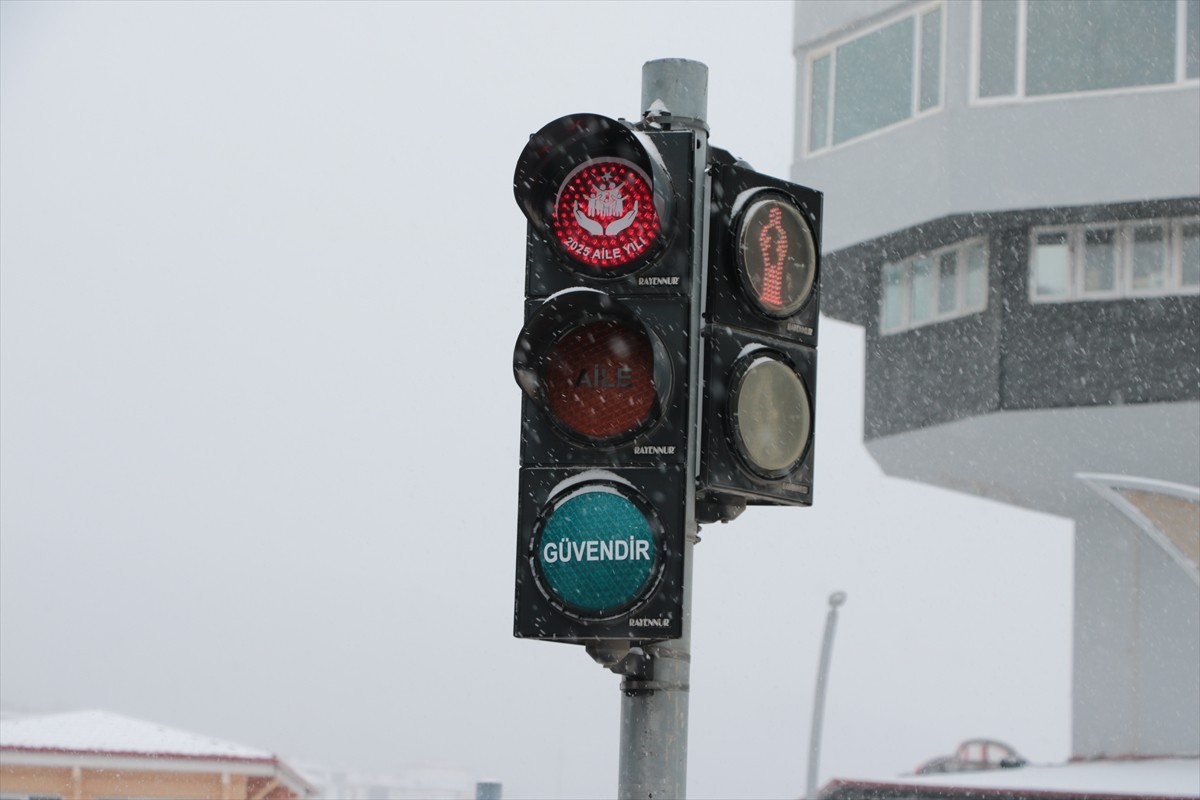 Cumhurbaşkanı Recep Tayyip Erdoğan'ın 2025'i "Aile Yılı" ilan etmesinin ardından Yozgat'ta trafik...