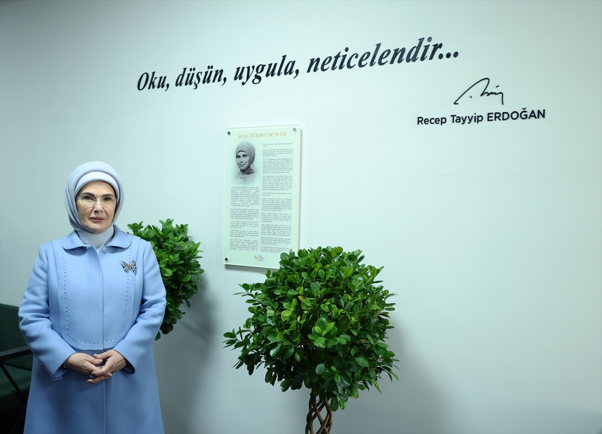 Cumhurbaşkanı Recep Tayyip Erdoğan'ın eşi Emine Erdoğan, edebiyatçı, yazar ve aktivist Şule Yüksel...