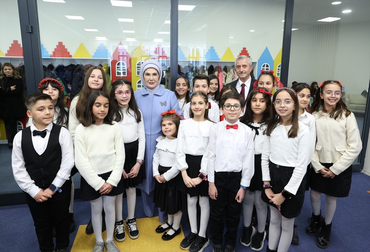 Cumhurbaşkanı Recep Tayyip Erdoğan'ın eşi Emine Erdoğan, Gaziantep'te Şahinbey Millet...