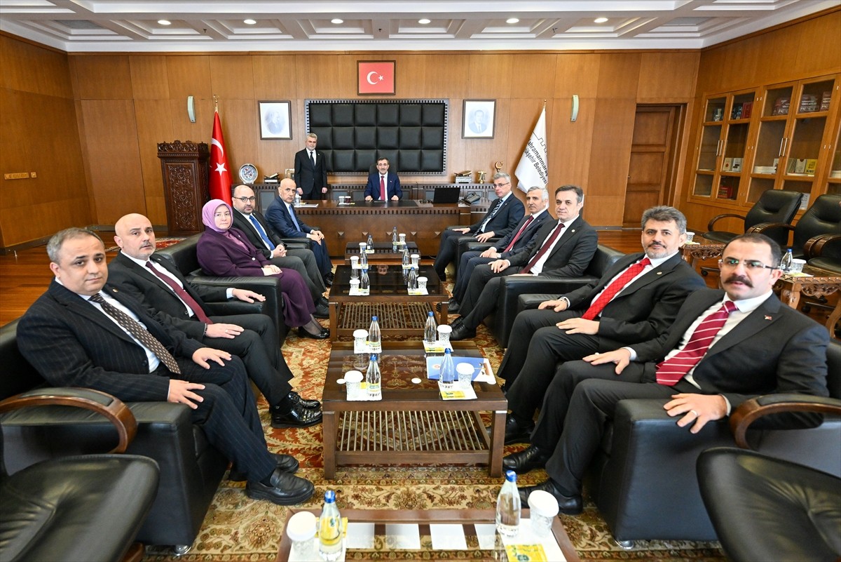 Cumhurbaşkanı Yardımcısı Cevdet Yılmaz, Kahramanmaraş'ta Büyükşehir Belediyesi ve AK Parti İl...