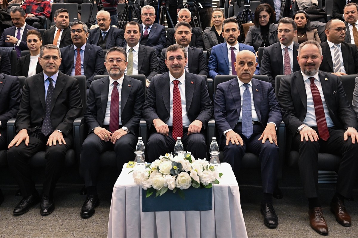 Cumhurbaşkanı Yardımcısı Cevdet Yılmaz ve Tarım ve Orman Bakanı İbrahim Yumaklı, Devlet Su İşleri...