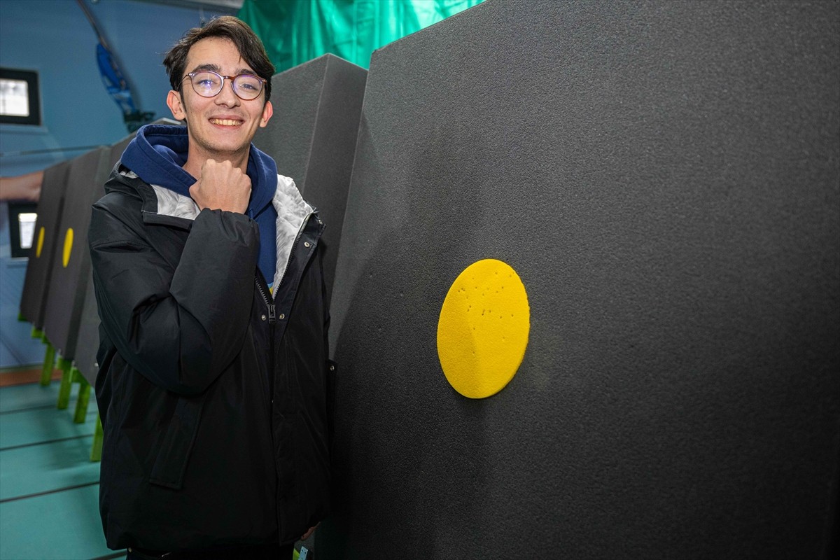 Cüneyt Arkın Okçuluk Spor Salonunun açılış töreni başkent Ankara'da yapıldı. Keçiören'de...