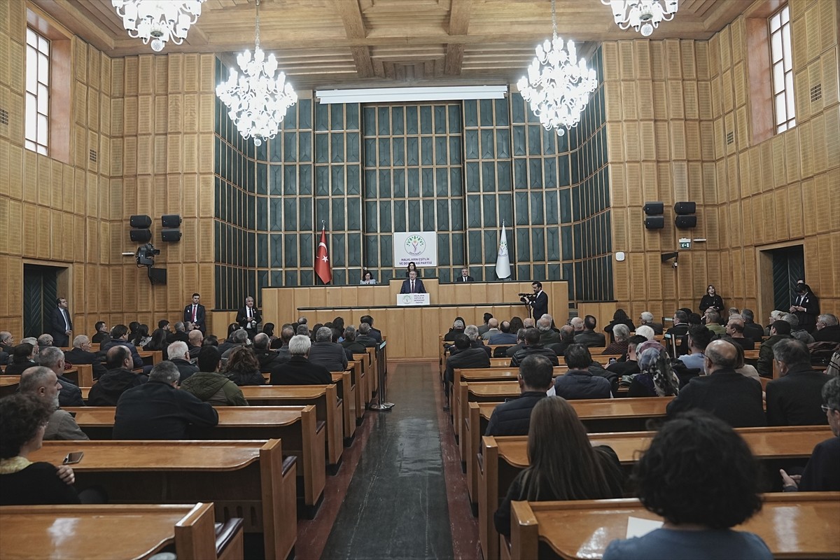 DEM Parti Eş Genel başkanı Tuncer Bakırhan, partisinin TBMM Grup Toplantısı'na katılarak konuşma...