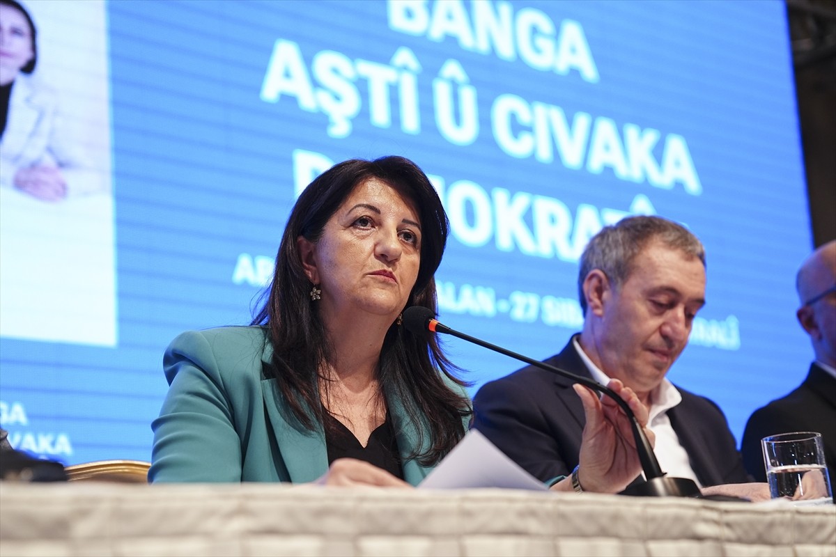 DEM Parti İmralı heyeti, İmralı'ya gerçekleştirdikleri üçüncü ziyaretin ardından terör örgütü PKK...