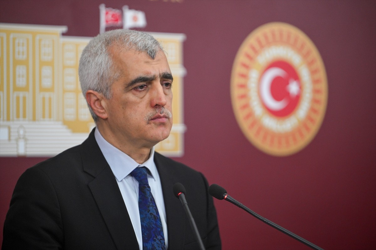 DEM Parti Kocaeli Milletvekili Ömer Faruk Gergerlioğlu, TBMM'de düzenlediği basın toplantısında...