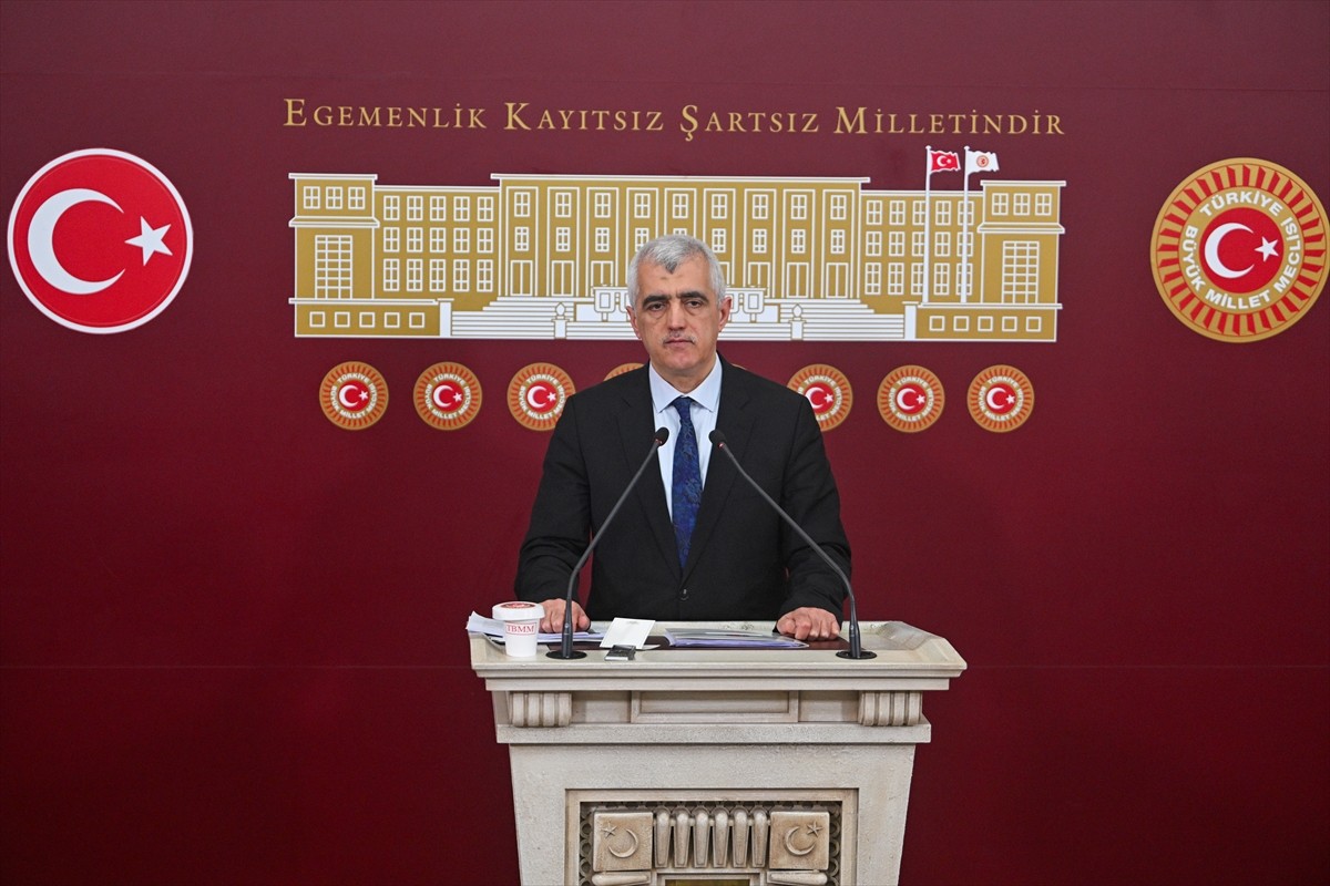 DEM Parti Kocaeli Milletvekili Ömer Faruk Gergerlioğlu, TBMM'de düzenlediği basın toplantısında...