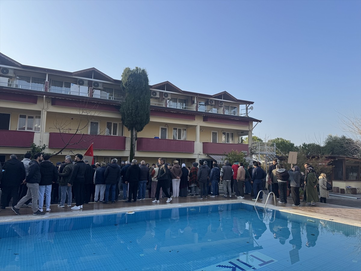 Denizli'nin Pamukkale ilçesinde, işletme için gerekli şartları yerine getirmedikleri belirlenen ve...