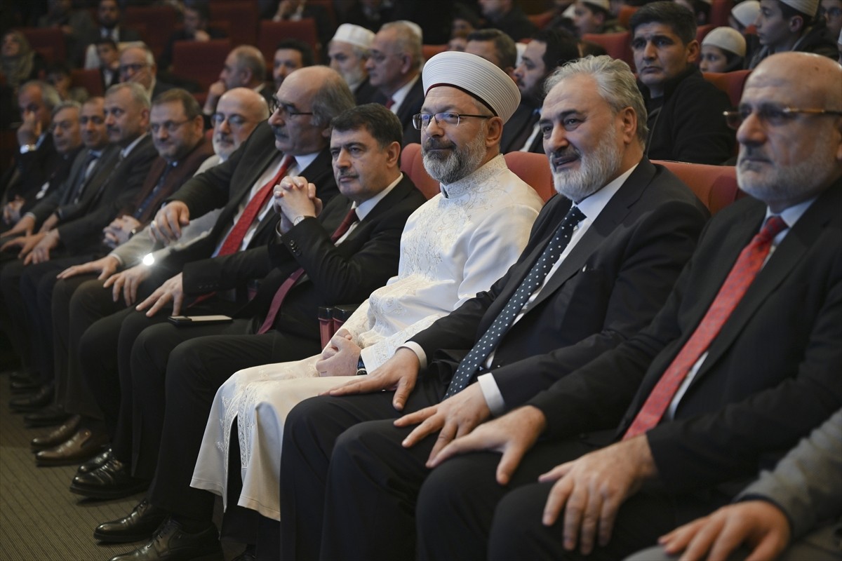 Diyanet İşleri Başkanı Ali Erbaş, Ankara Müftülüğünce Türkiye Diyanet Vakfı Konferans Salonu'nda...