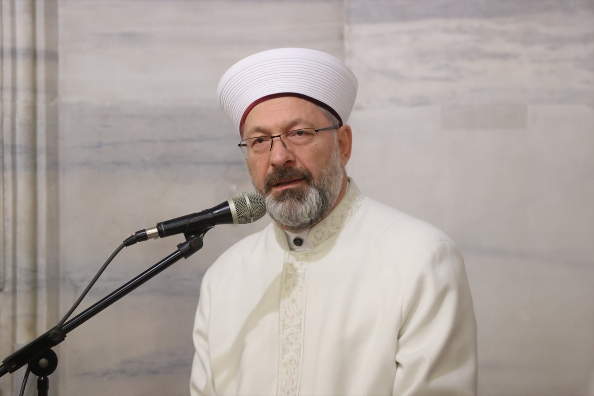 Diyanet İşleri Başkanı Ali Erbaş, hadis, tefsir ve fıkıh alimlerinden Muhammed Emin Saraç'ın...