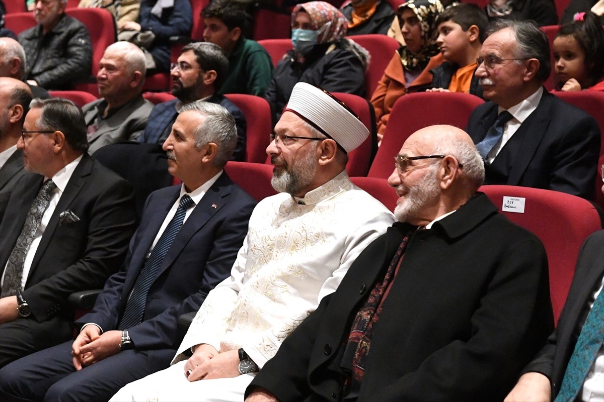 Diyanet İşleri Başkanı Ali Erbaş, İslam Alimleri Vakfınca Kahramanmaraş'taki Mehmet Akif Ersoy...