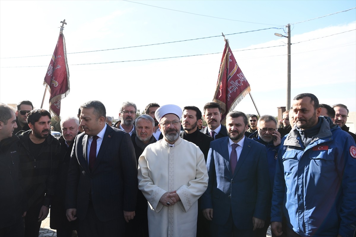Diyanet İşleri Başkanı Ali Erbaş, Türkiye Diyanet Vakfı (TDV) ile Hasene Vakfı tarafından...