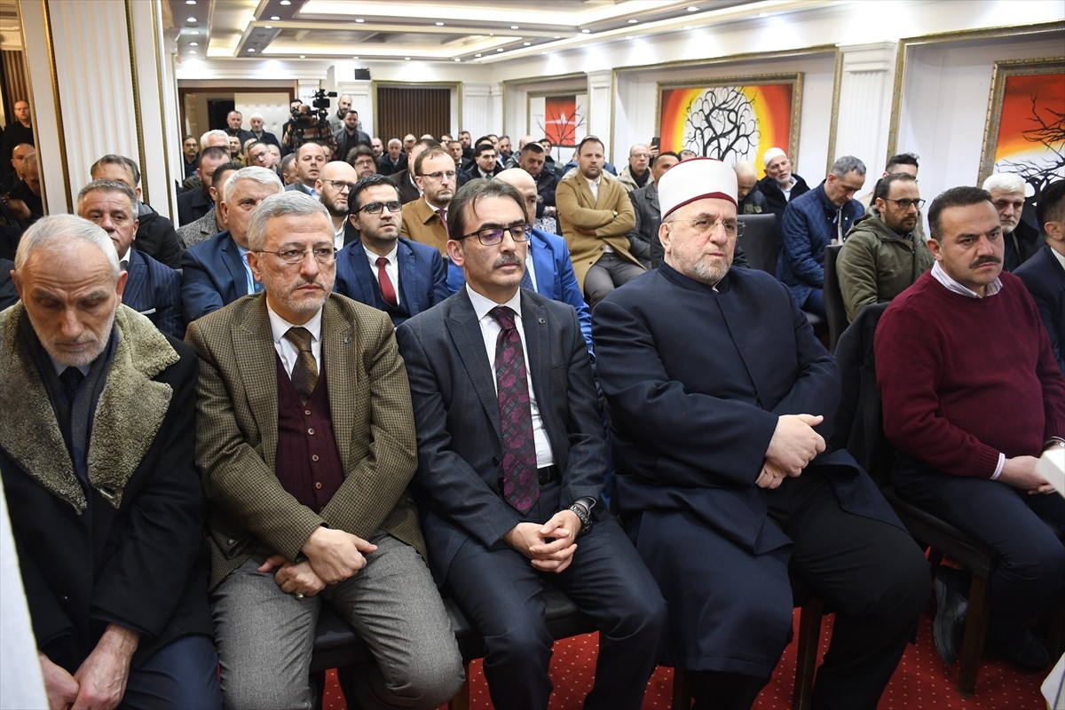 Diyanet İşleri Başkanlığı, Türkiye Diyanet Vakfı (TDV) ve Kosova İslam Birliği işbirliğinde basımı...