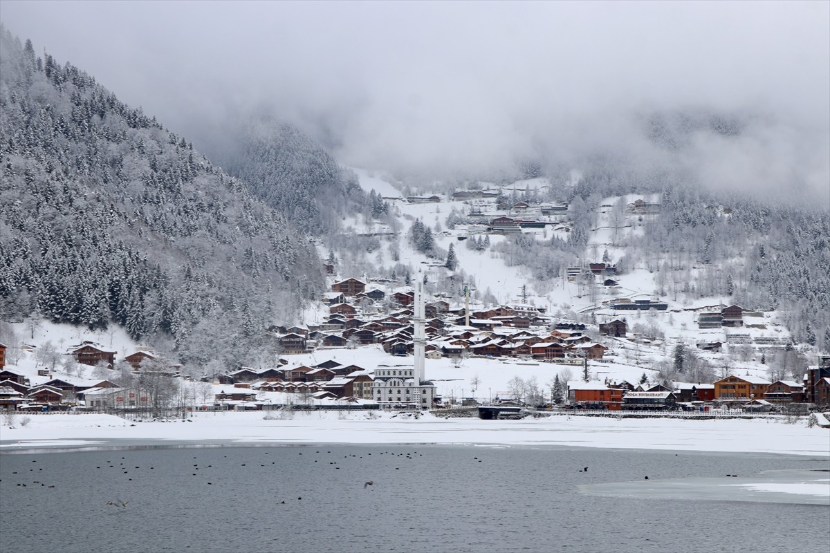 Doğu Karadeniz'de turistlerin ziyaret ettiği mekanların başında gelen Trabzon'un Çaykara...