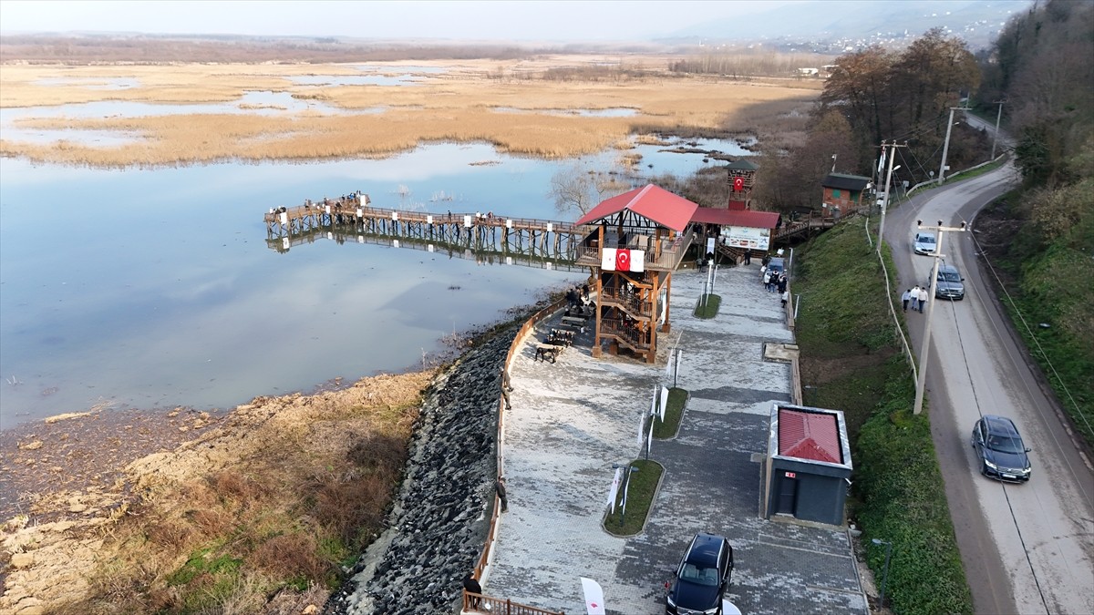 Düzce'nin Gölyaka ilçesinde yer alan ve 22 türden 2 bin 111 kuşun kayıt altına alındığı Efteni...