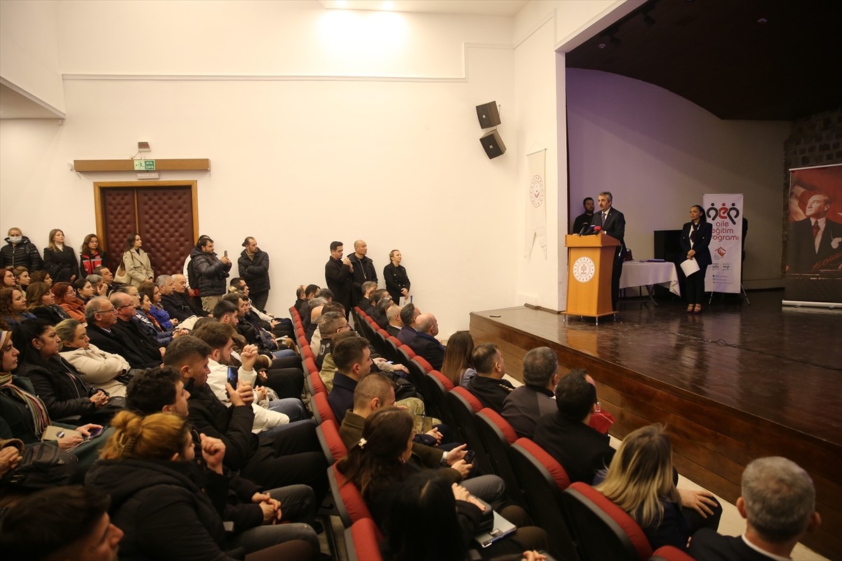 Edirne'de, Devecihan Kültür Merkezi'nde "Aile Yılı Açılış ve Tanıtım Toplantısı" düzenlendi. Vali...