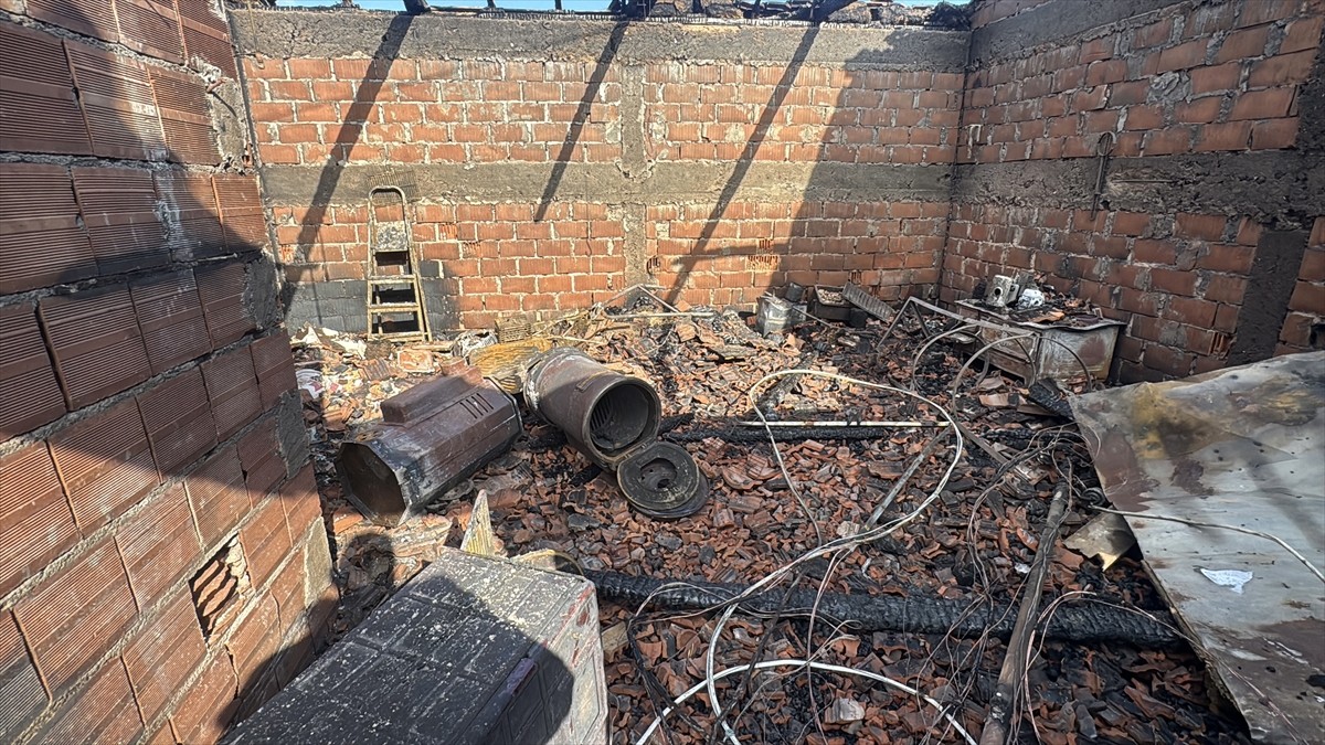 Edirne'de müstakil evde çıkan yangında 83 yaşındaki kadın yaşamını yitirdi.