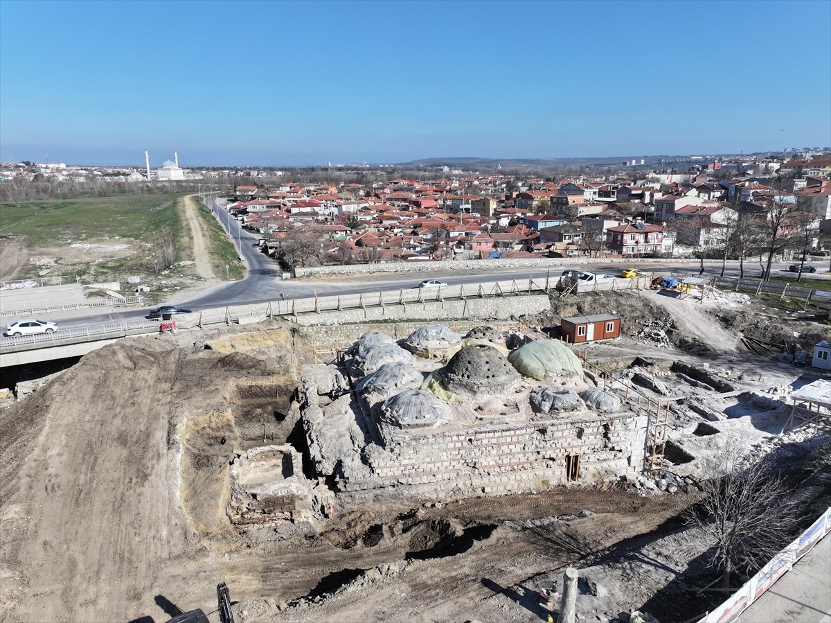 Edirne'de restorasyonu süren Gazi Mihal Hamamı "Koku ve Kahve Müzesi" olarak turizme hizmet...