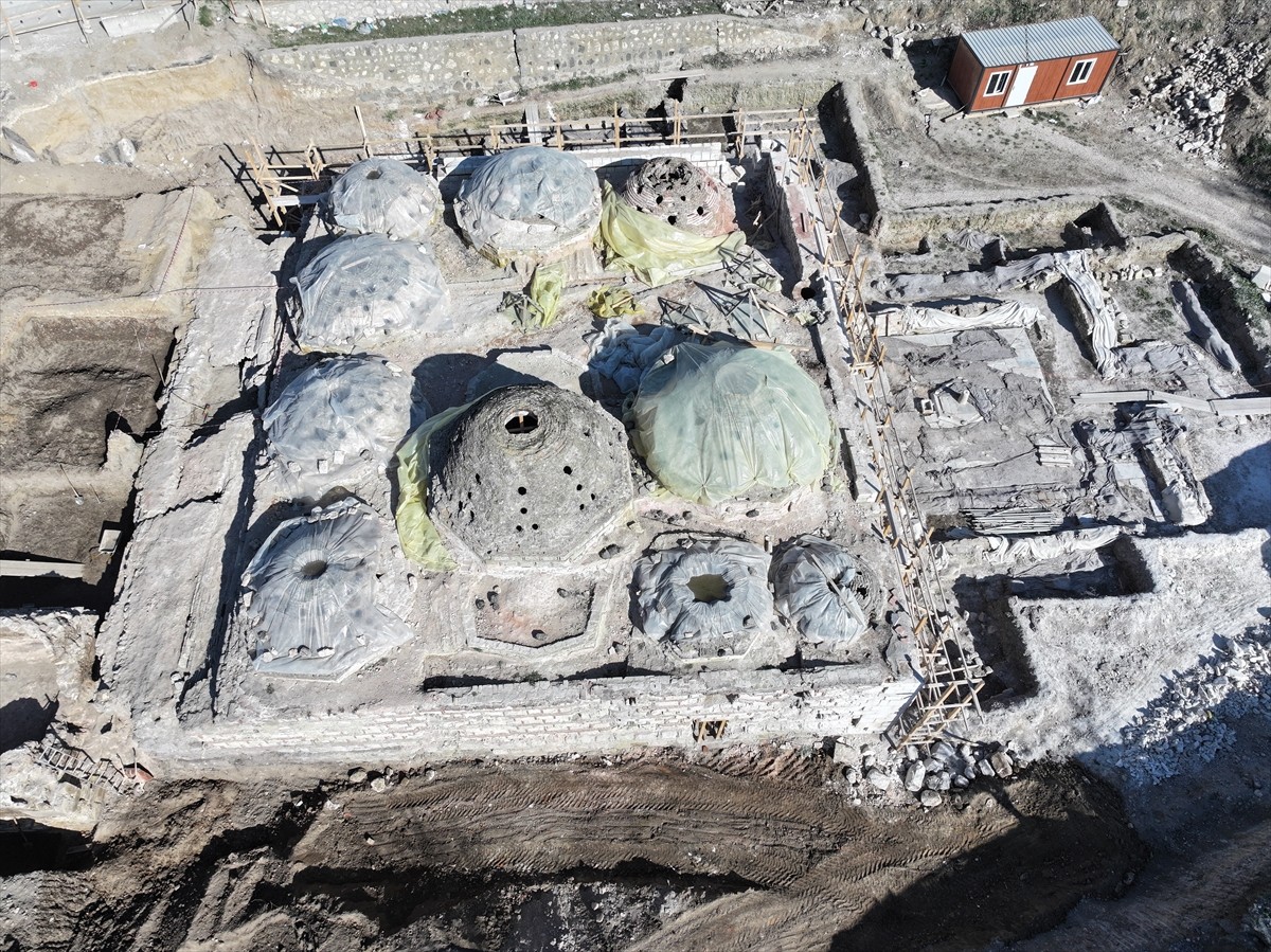 Edirne'de restorasyonu süren Gazi Mihal Hamamı "Koku ve Kahve Müzesi" olarak turizme hizmet...