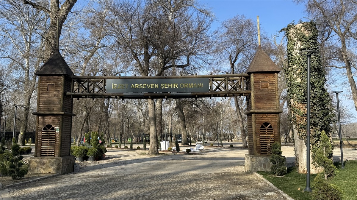 Edirne'de, TOKİ tarafından Meriç Nehri'nin kıyısında yapılan Söğütlük Millet Bahçesi'nin inşasında...